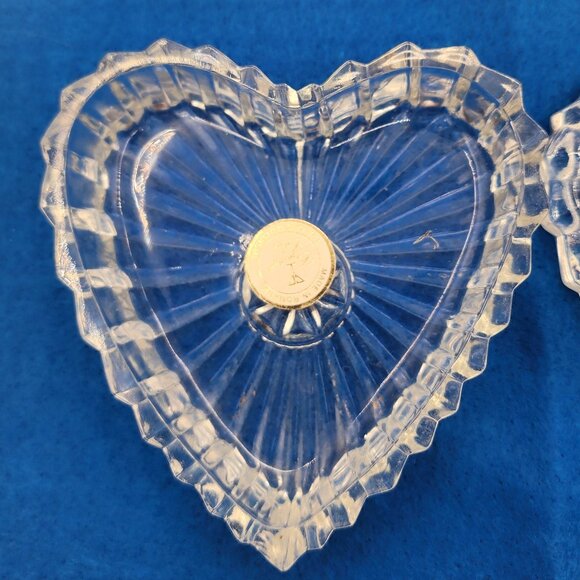 Vintage Crystal Clear Heart Shaped Lidded Trinket Box Hand Crafted in Romania - Picture 5 of 10